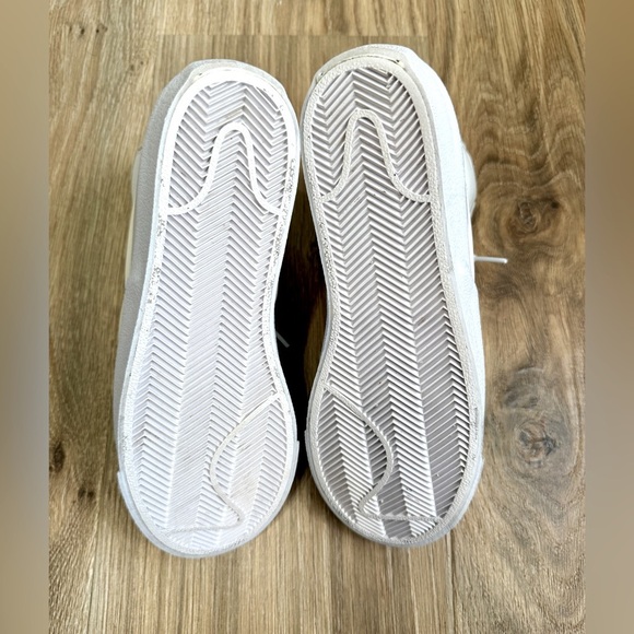 Nike Blazer Mid '77 Infinite Sneaker in Summit White, Sail & Vast Grey Size 6.5 - Picture 5 of 7